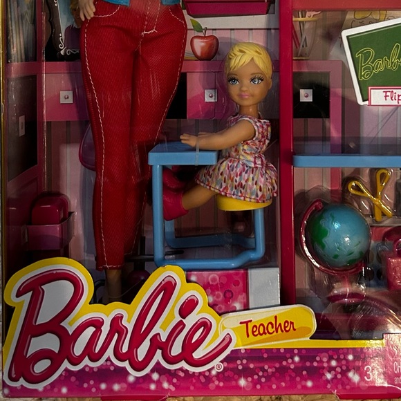Teacher Barbie - Picture 4 of 4